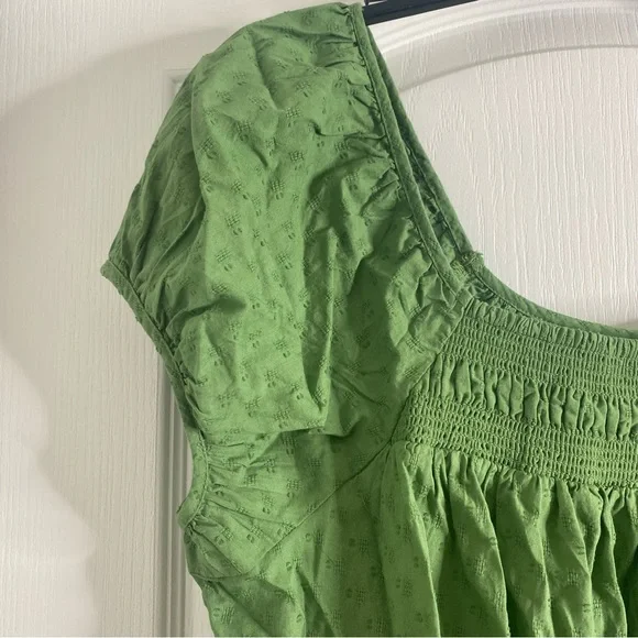 NWT Universal Thread large green blouse from Target. - Picture 4 of 8